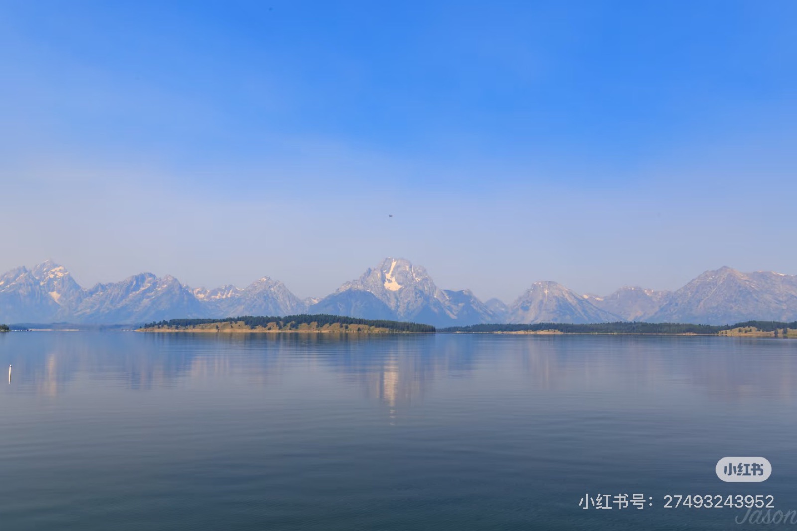 杰克逊湖畔的大提顿倒影。